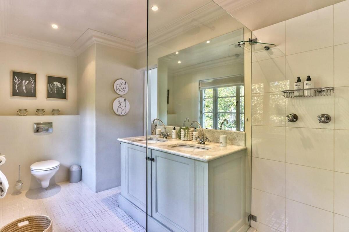 Lush Family Home In Prestigious Area Kapstaden Eksteriør billede